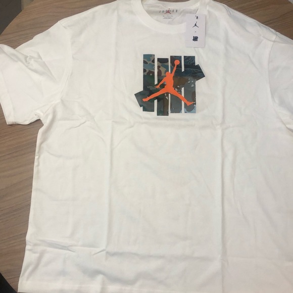 Jordan x Undefeated T-Shirt White 2XL. Color White. - Picture 2 of 6